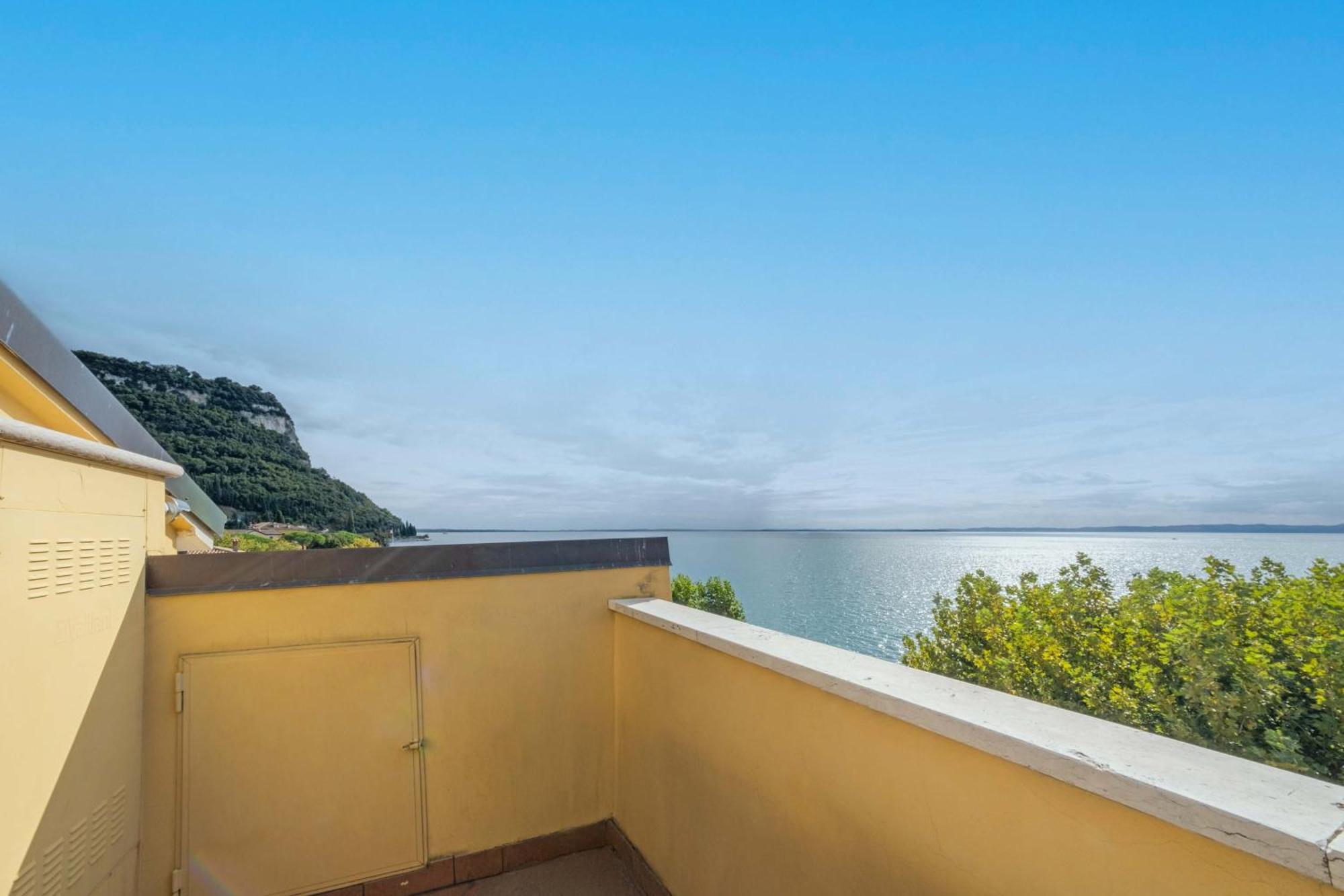 Apartmentsgarda - Baia Del Garda 5 Exterior photo