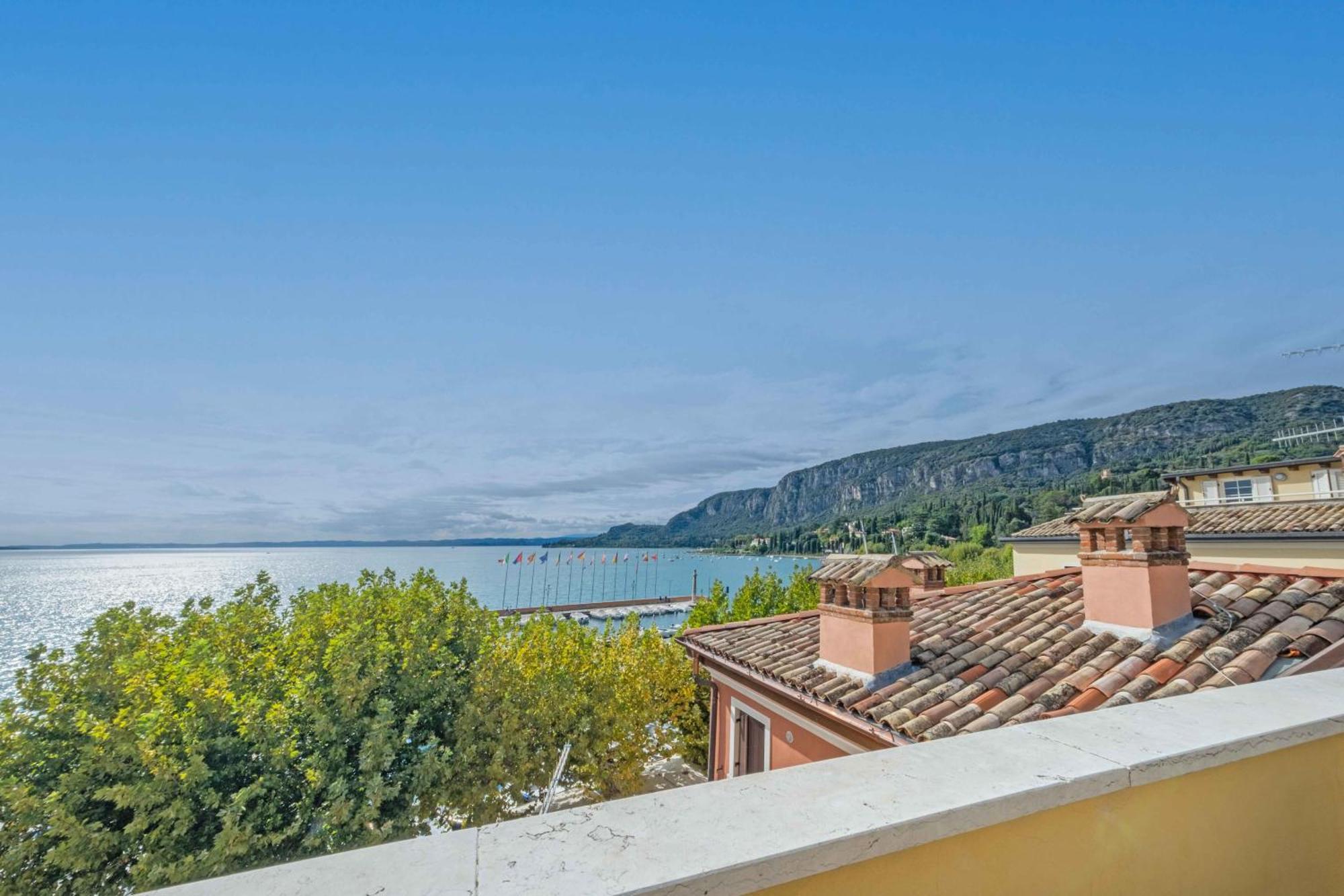 Apartmentsgarda - Baia Del Garda 5 Exterior photo