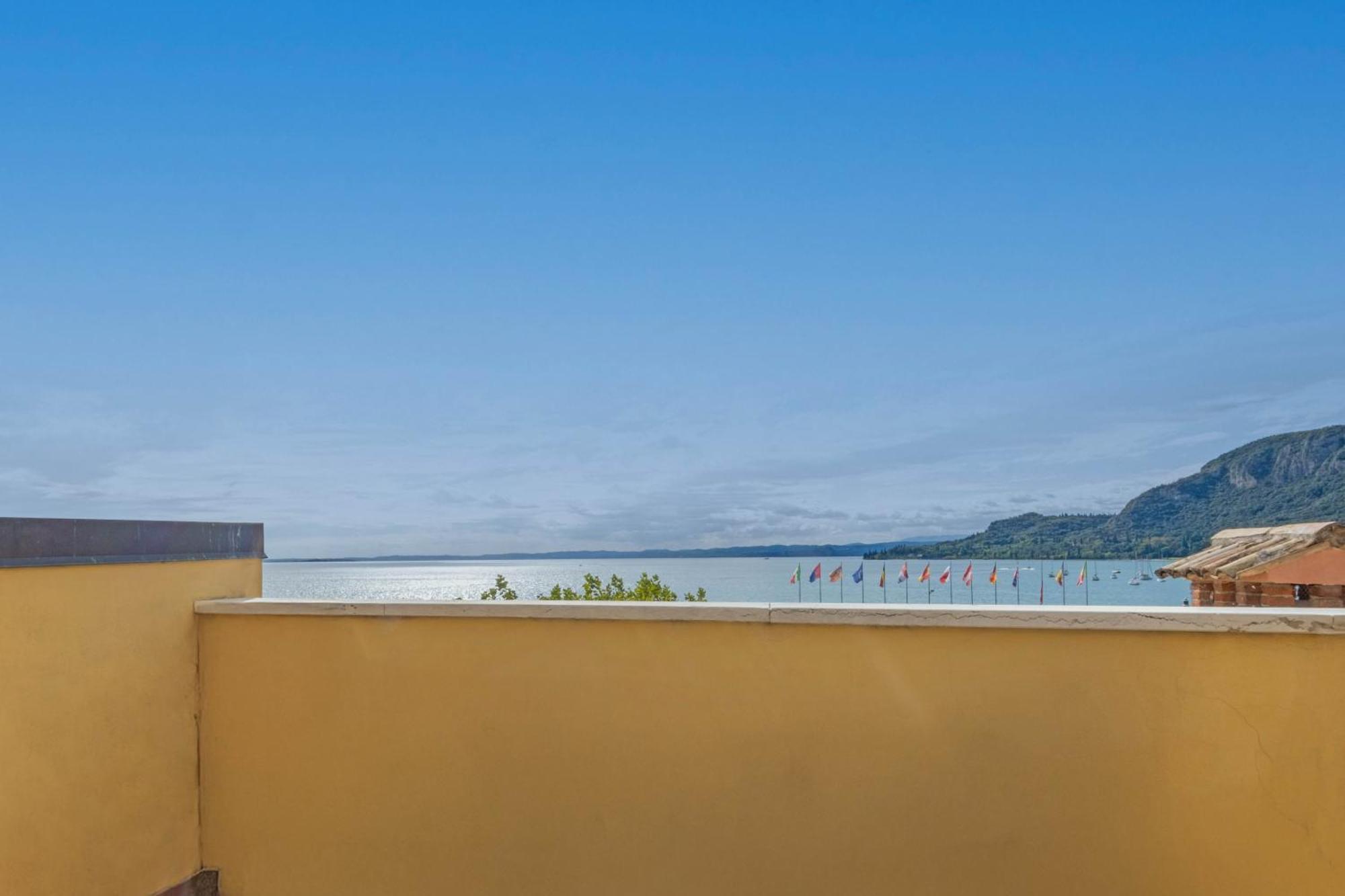 Apartmentsgarda - Baia Del Garda 5 Exterior photo